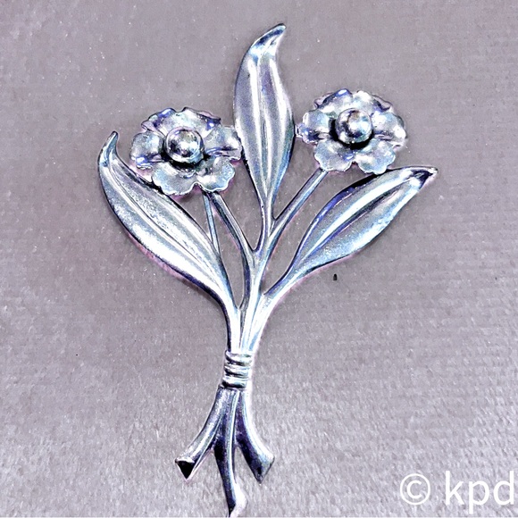 Mid-Century 1950s era vintage silver floral brooch - Picture 8 of 8